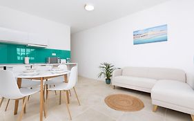 Flor De Hibisco Deluxe Apartments